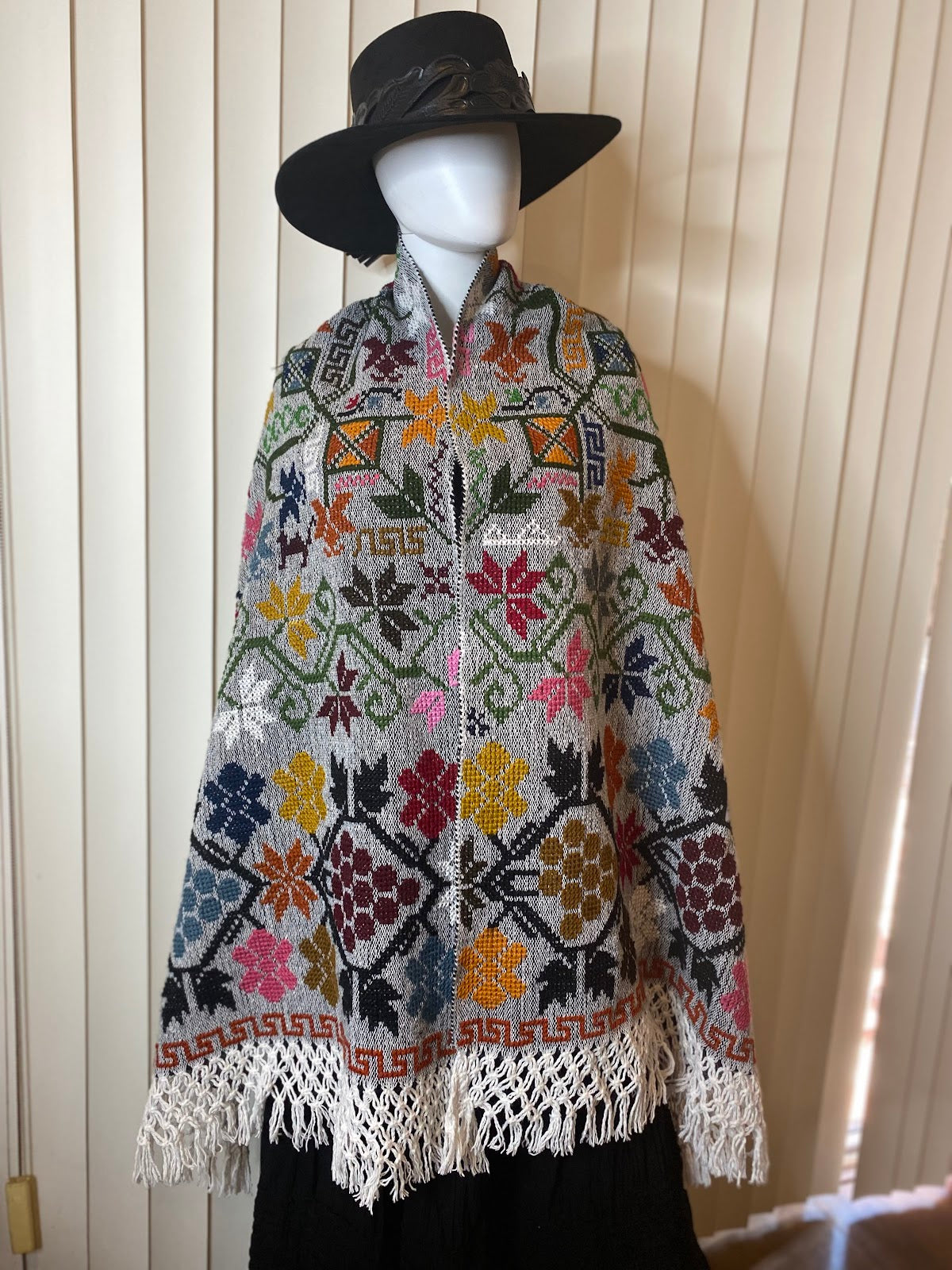 REBOZO BORDADO/Hand Embroidered Shawls