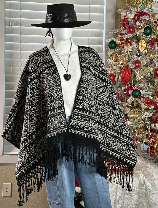 REBOZO BORDADO/HAND EMBROIDERED SHAWL