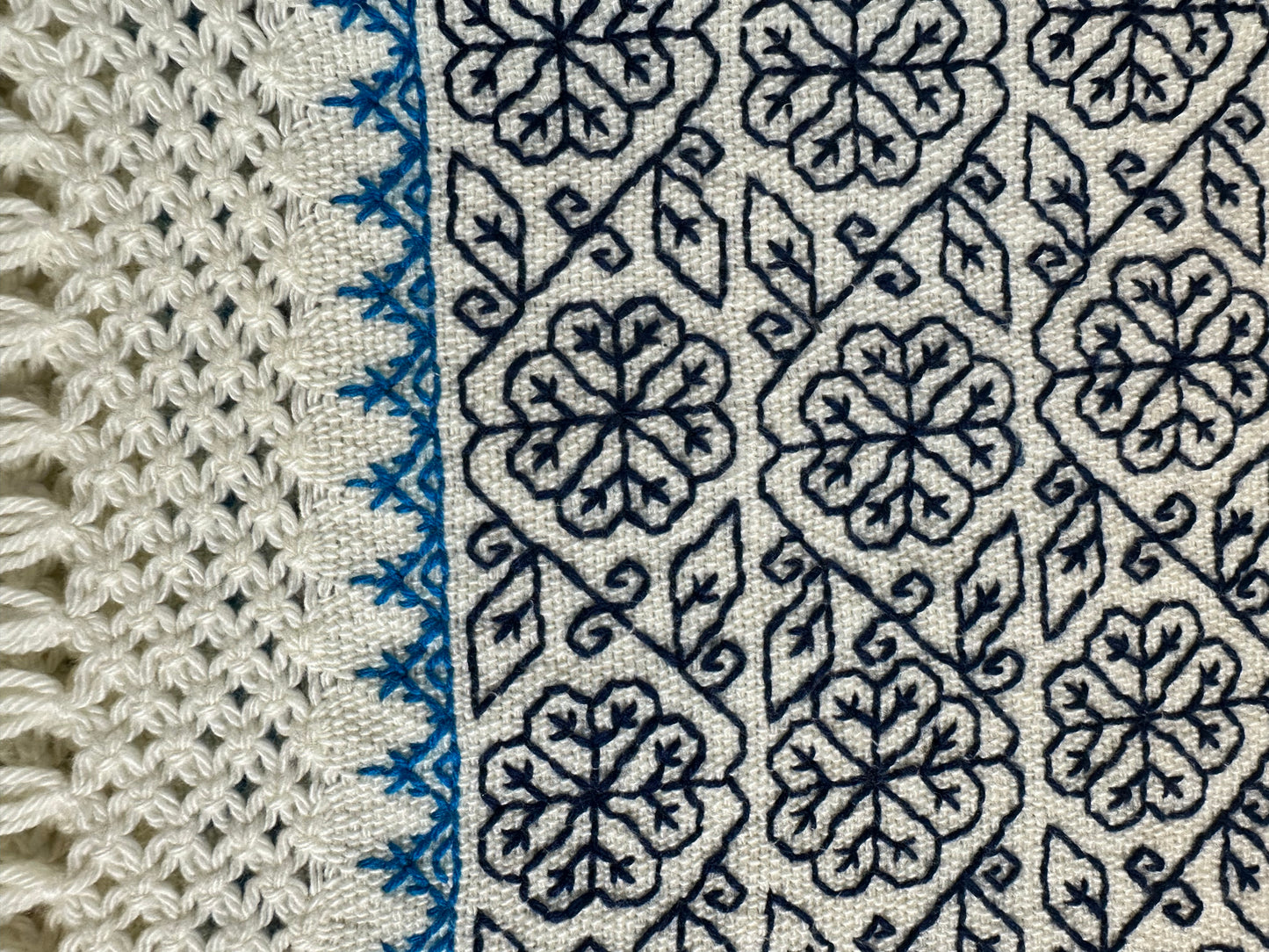 REBOZO BORDADO/HAND EMBROIDERED SHAWL