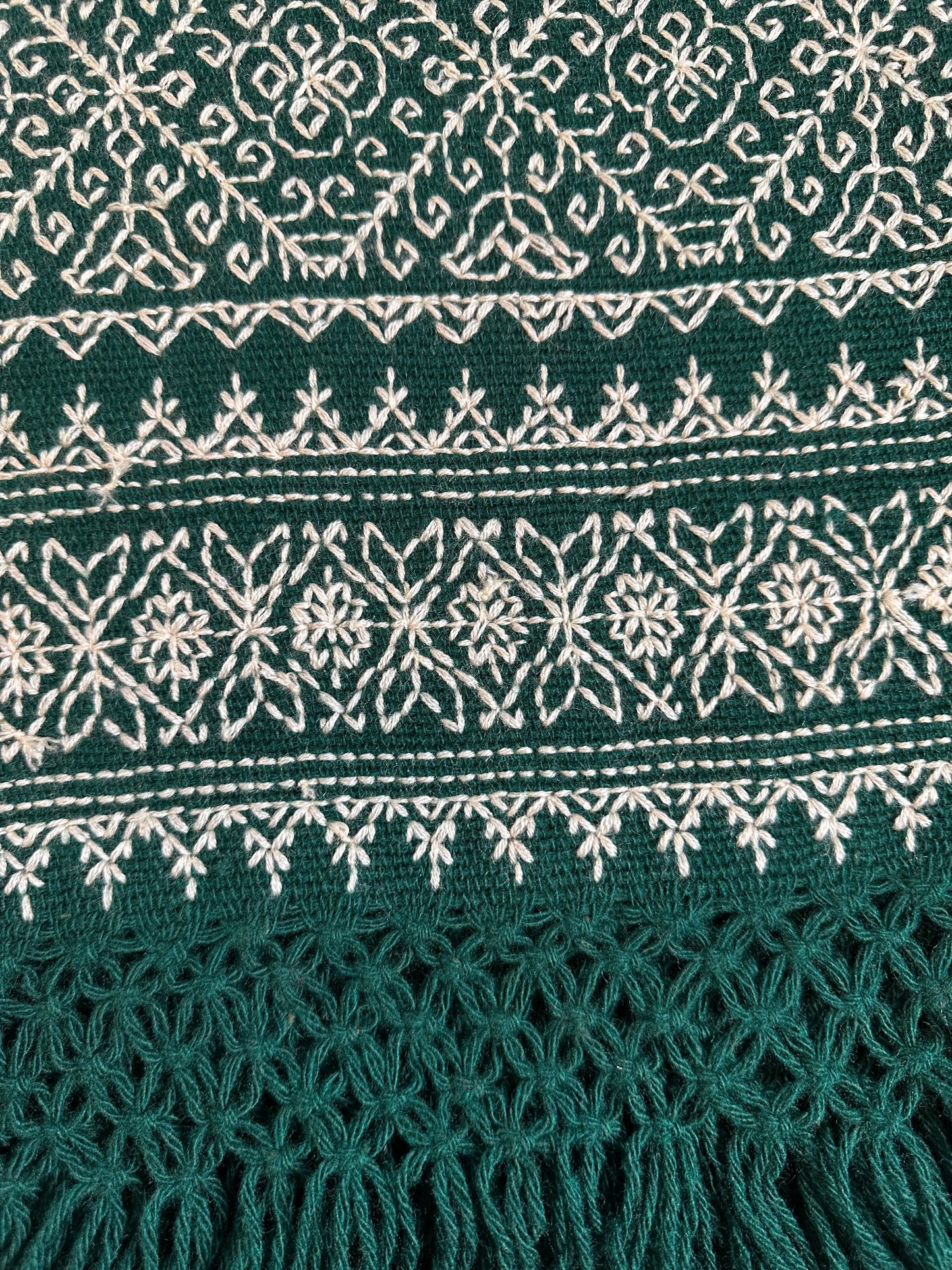 REBOZO BORDADO/HAND EMBROIDERED SHAWL