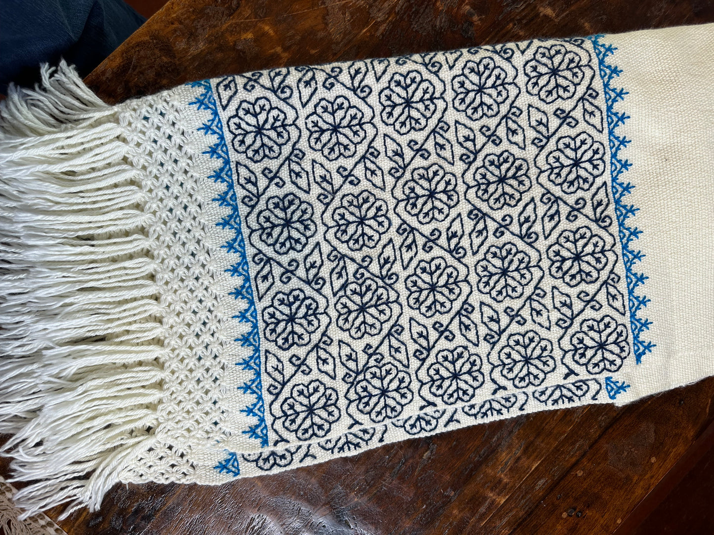 REBOZO BORDADO/HAND EMBROIDERED SHAWL