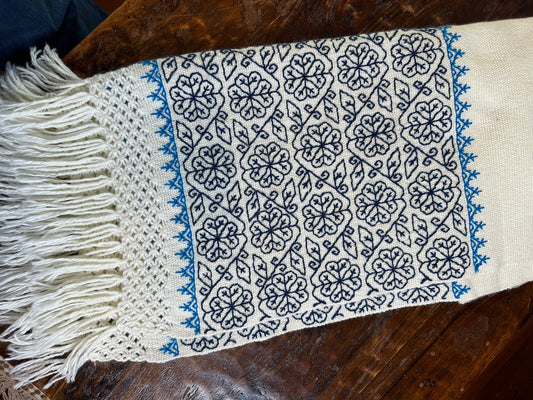 REBOZO BORDADO/HAND EMBROIDERED SHAWL